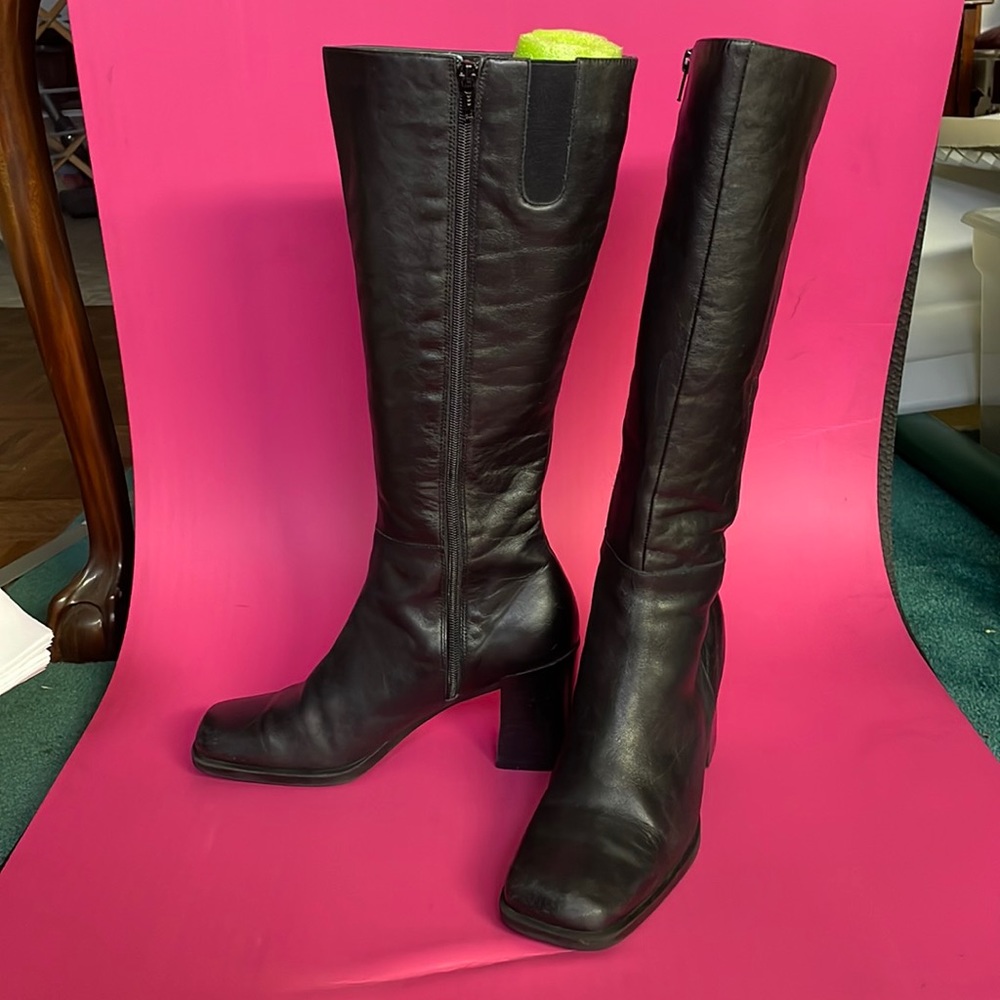 Black leather Jennifer Moore ladies boots (Size 9)